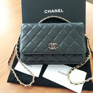 COPY - CHANEL Wallet on a Chain